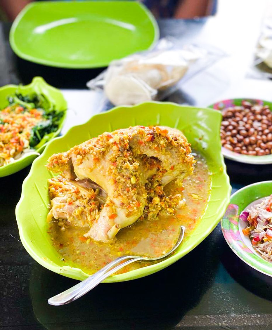Sajian Ayam Betutu Men Tempeh